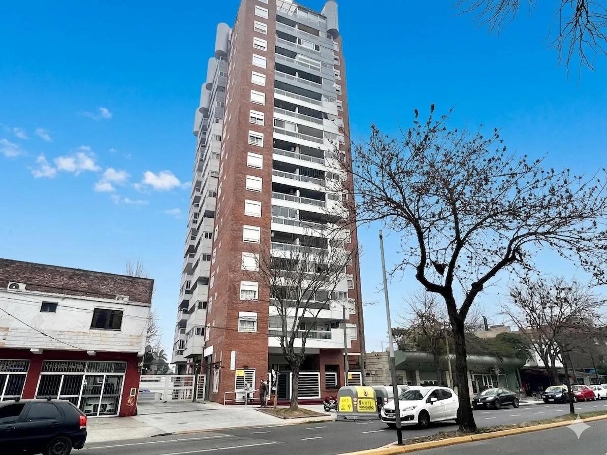 Moderno Depto de 3 Amb con Cochera Descubierta, Piscina, Gimnasio, Sum, Seguridad 24hs. Pintado