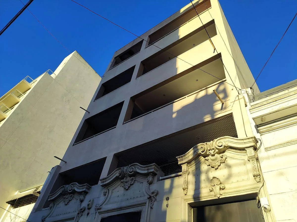 (46 y 14) Alquiler Departamento (2) Dorm. y Balcon Corrido
