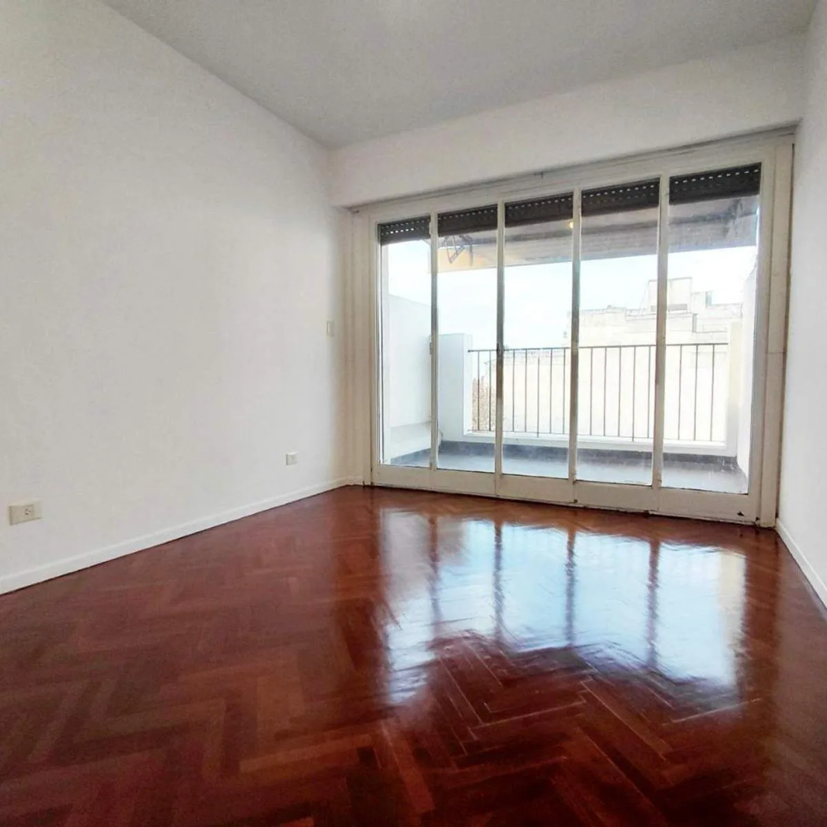 7th-floor front balcony 2-room