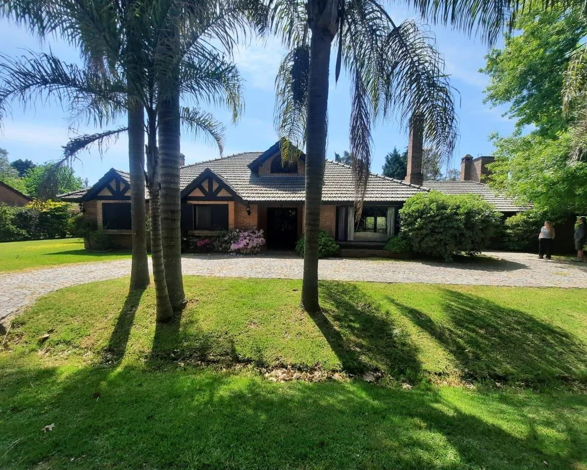 Casa com piscina e sauna