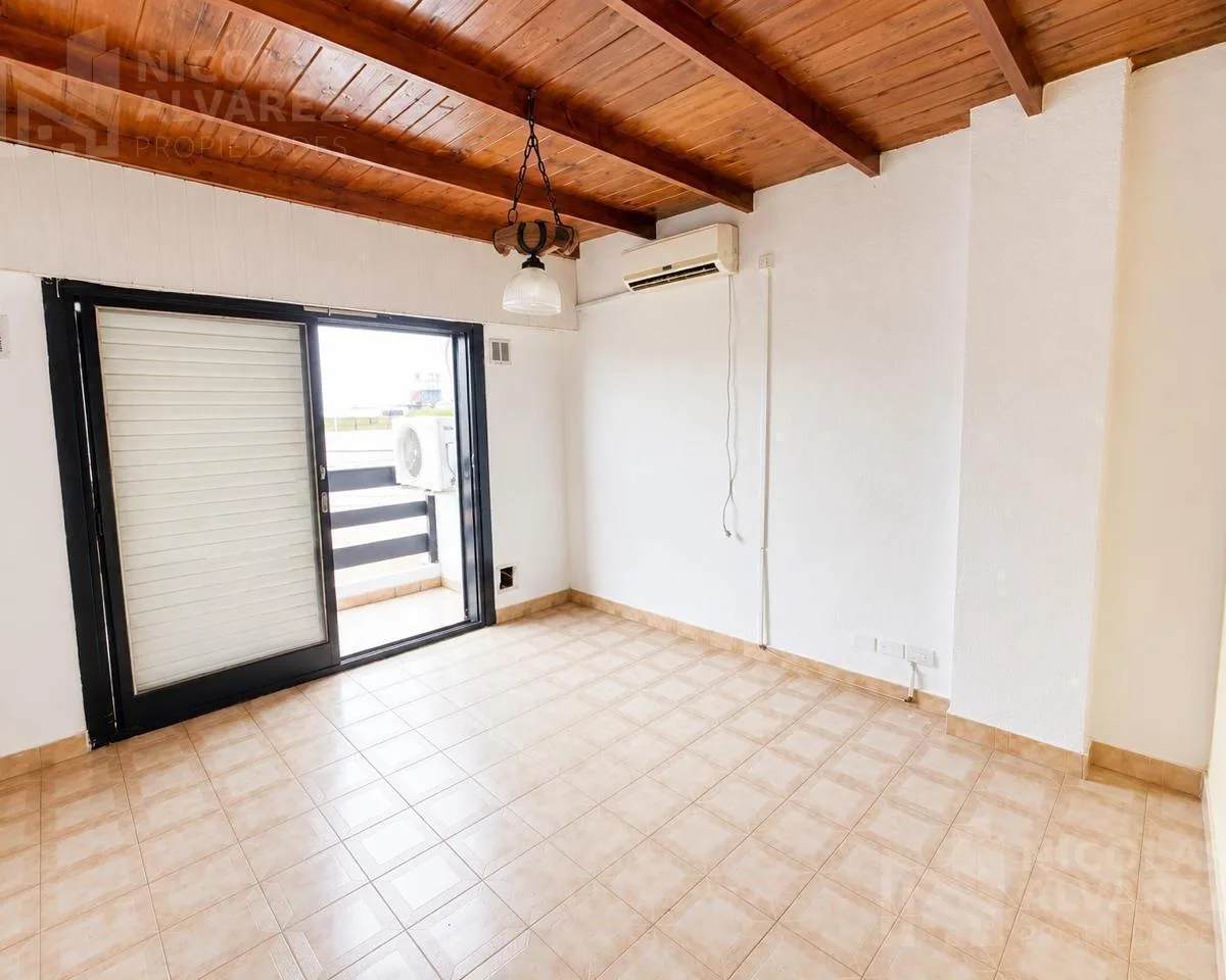 Alquiler - Departamento de 2 Ambientes en Lomas del Mirador