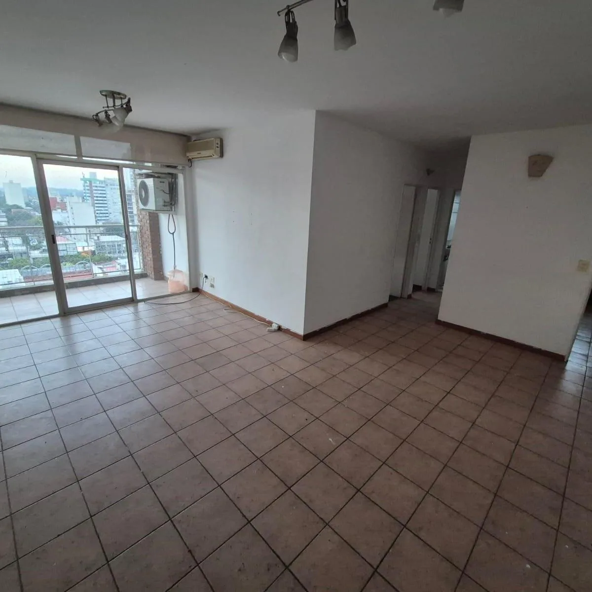 3-room front-facing with balcony