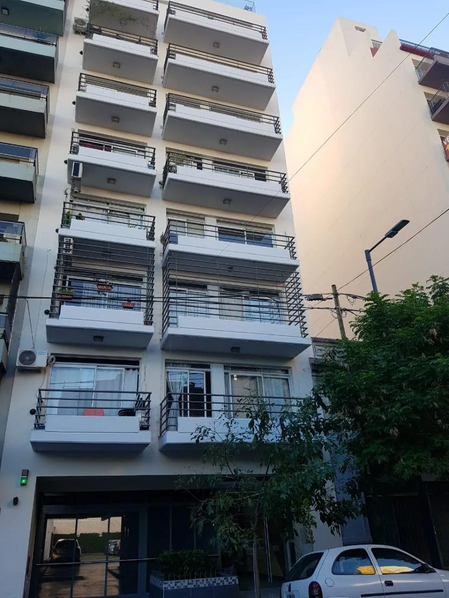 1 dormitorio, balcón y cochera