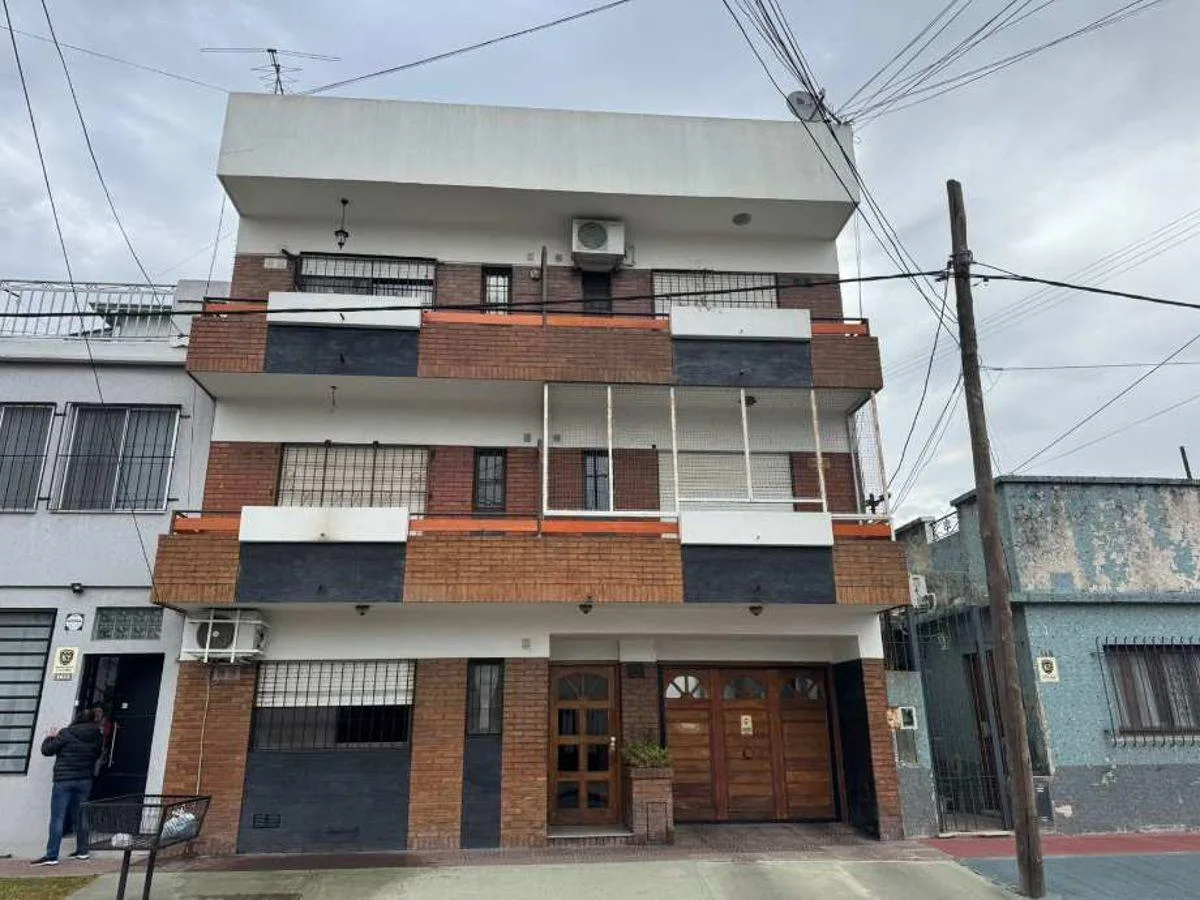 1 bedroom, balcony and parking