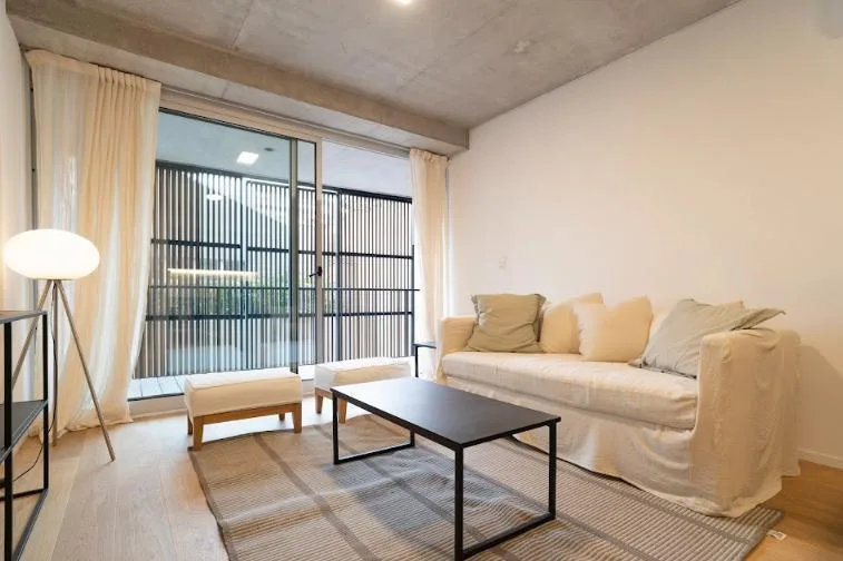 Amueblado 1 dormitorio, balcón