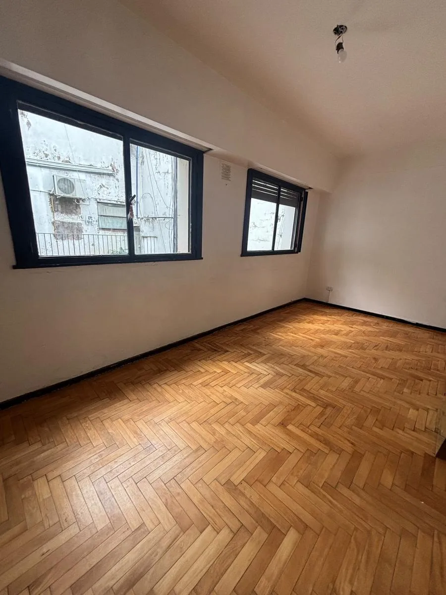 2 Ambientes Super Luminosos con Balcon! Peron 1800 a m de Av Callao