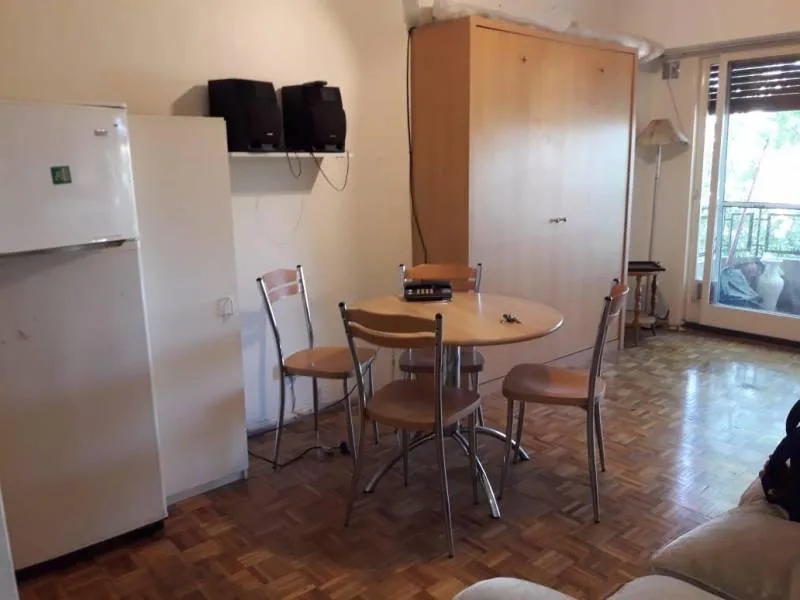 Studio de frente com varanda