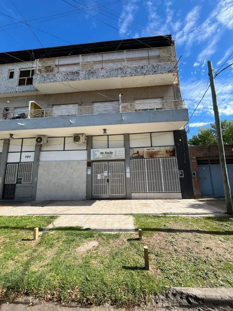 3-room unit with front balcony