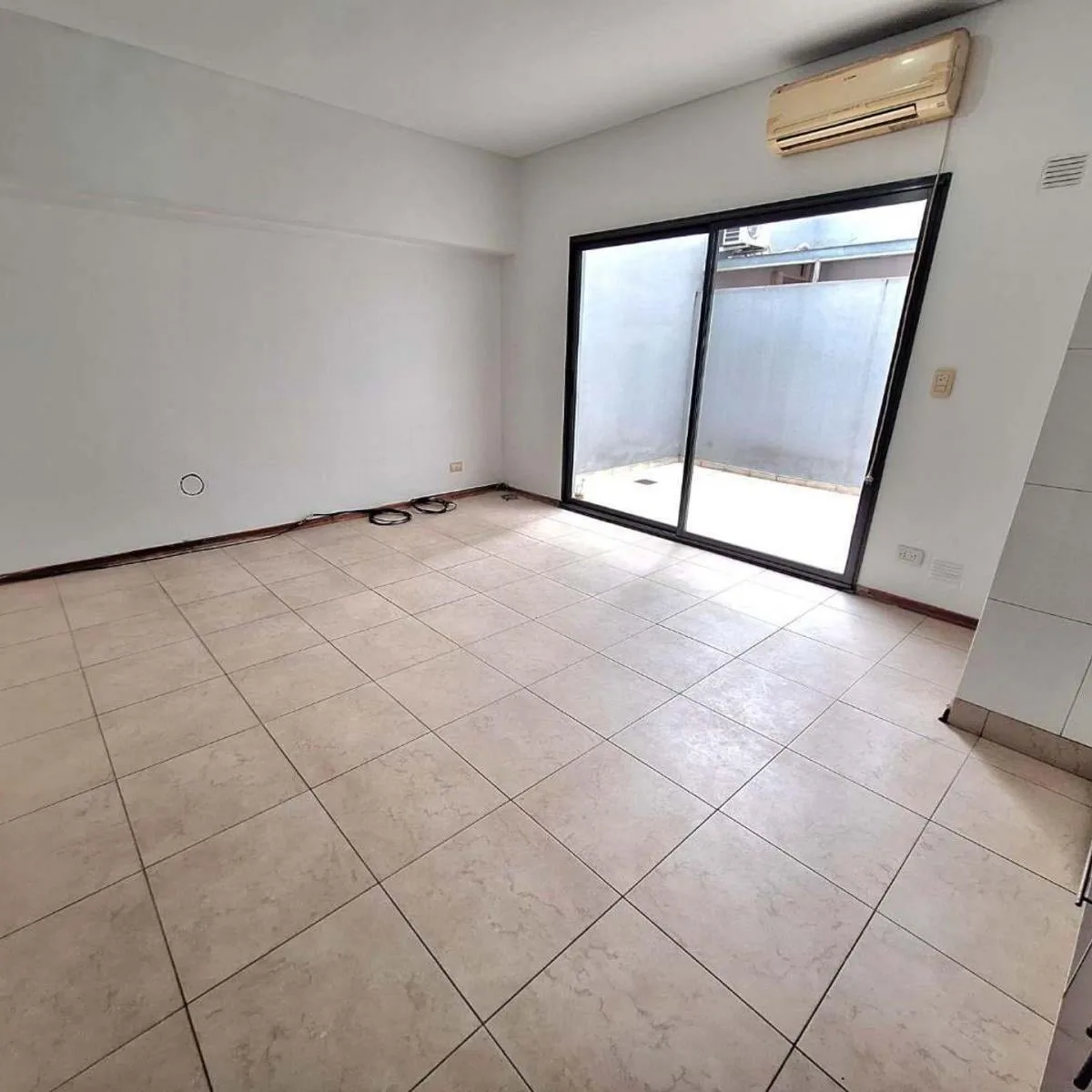 Alquiler Monoambiente C/patio Sin Expensas Coghlan