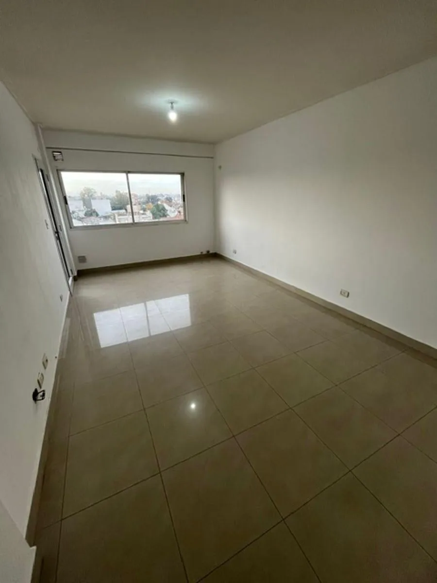 5th floor, front-facing balcony