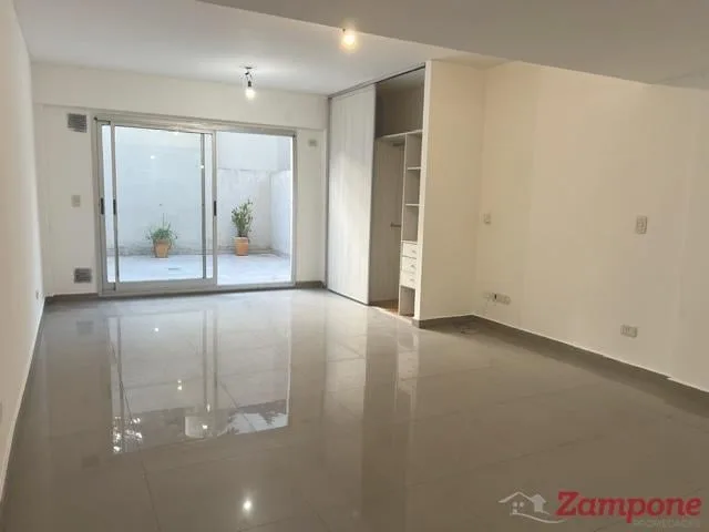 Departamento Alquiler Monoambiente en Villa del Parque con Patio