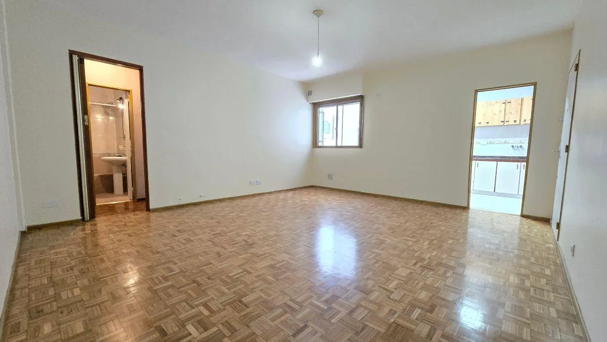 Listing: 1 bedroom, Flores