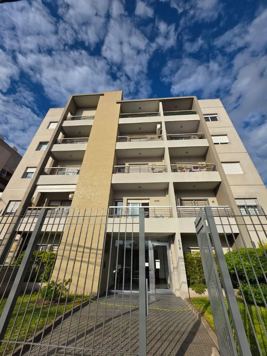 Departamento 2 Ambientes – 50 m&sup2; Totales – Castelar Sur - Cochera Propia