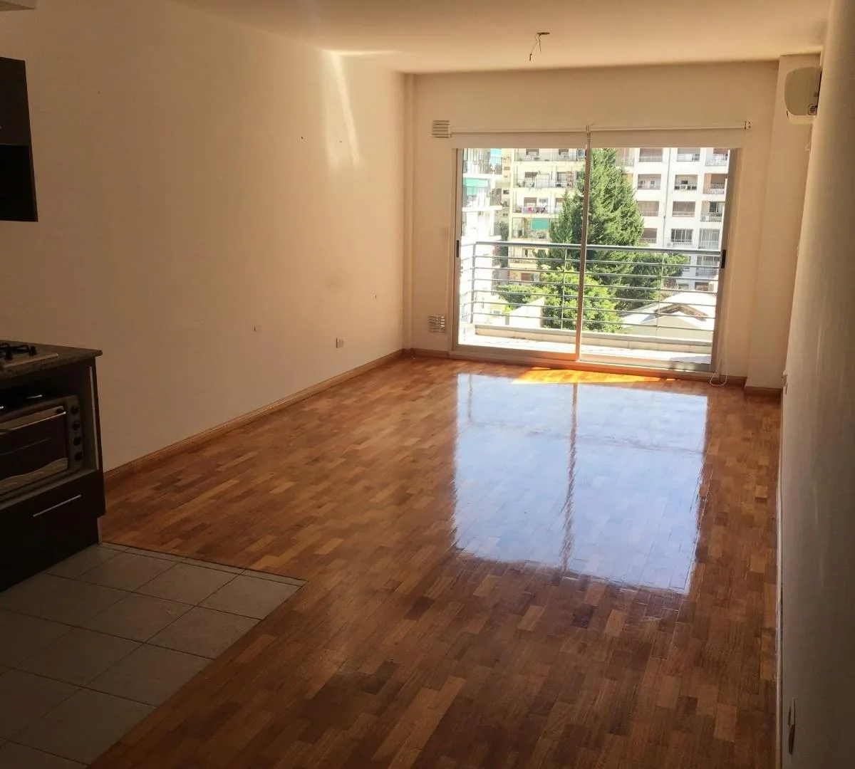 4º piso con balcón contrafrente