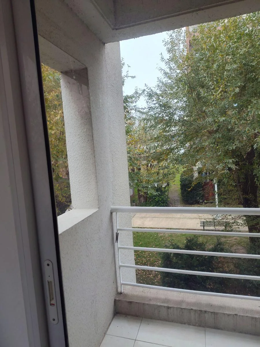 Front-facing balcony, 1 bedroom