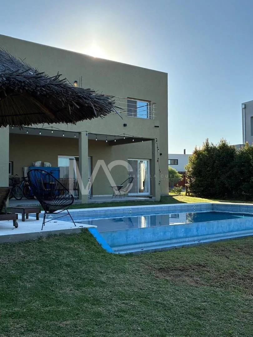 4BR house, pool and lagoon views