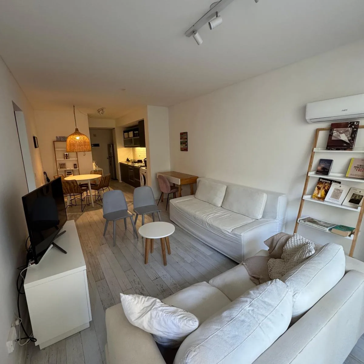 Departamento 2 ambientes amueblado con balcón