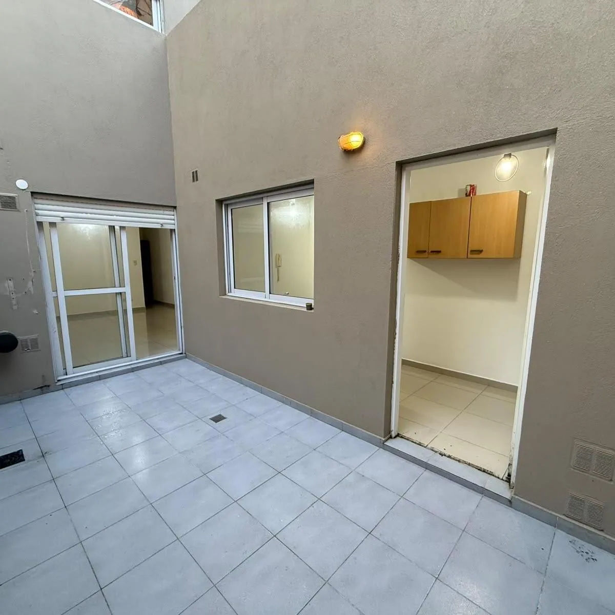 Alquiler - Departamento - Monoambiente - Patio - Bajas Expensas - Barrio Naón - Mataderos