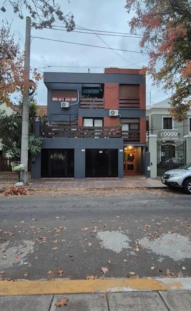 Departamento de 2 Ambientes con Patio Propio 25 m (Olivos Centro)
