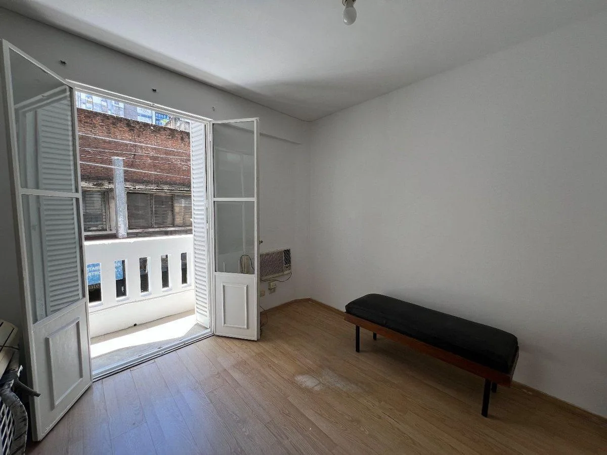 Departamento C/ Balcón Al Frente San Nicolas