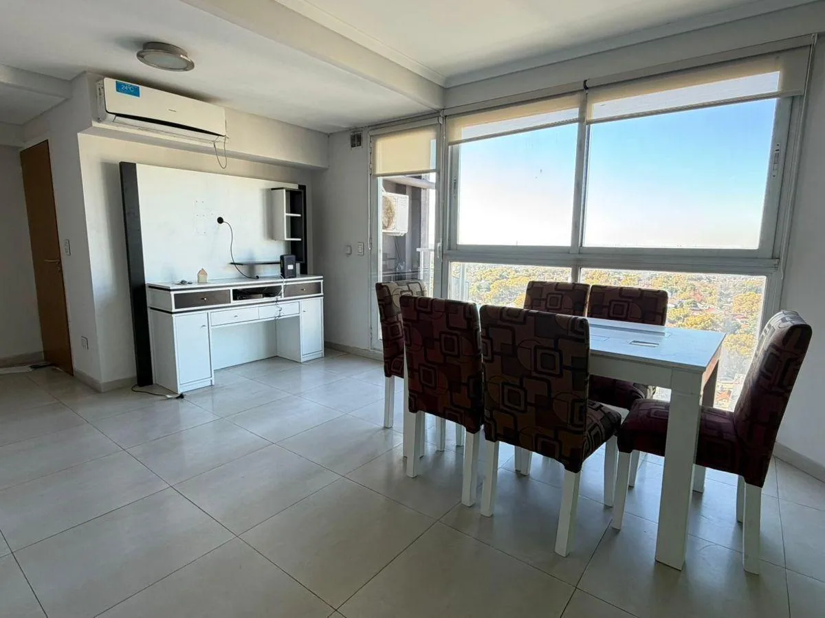 Piso 18 con balcón y suite