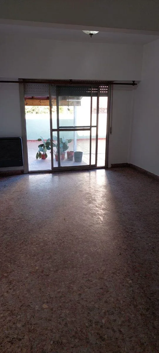 Departamento PH de 2 Ambientes en Alquiler en Primer Piso por Escalera