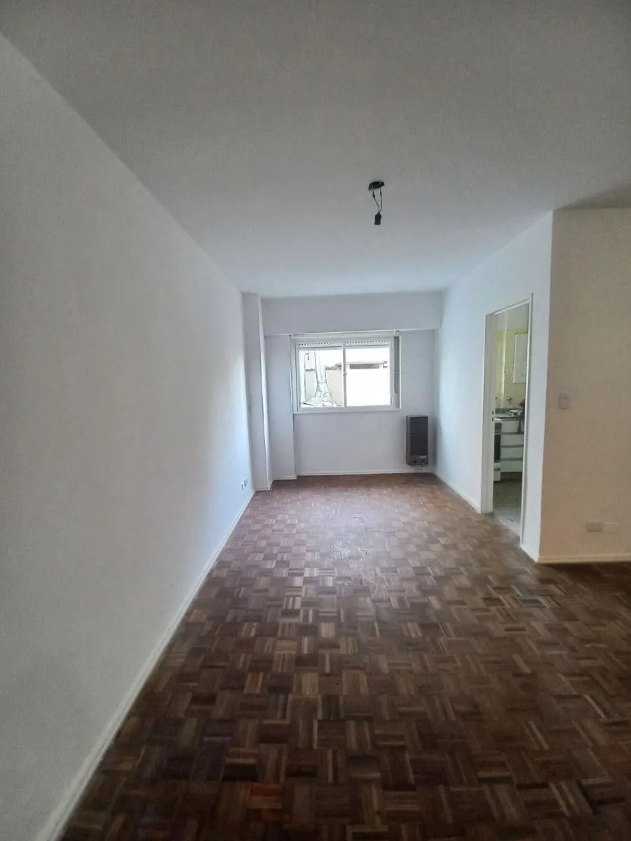 Acassuso Dto. S/av. Sta. Fe 1 Ambiente, Cocina, Baño Completo. Fte. Hospital San Isiddro