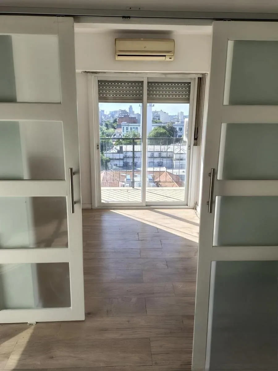 7th-floor corner 2-room apartment