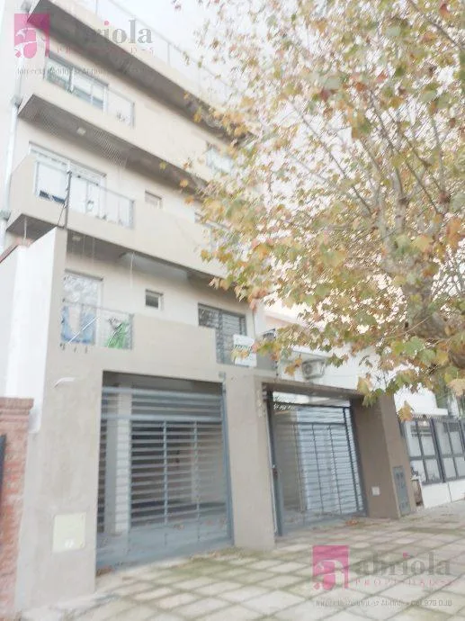 2 ambientes con balcón y A/C