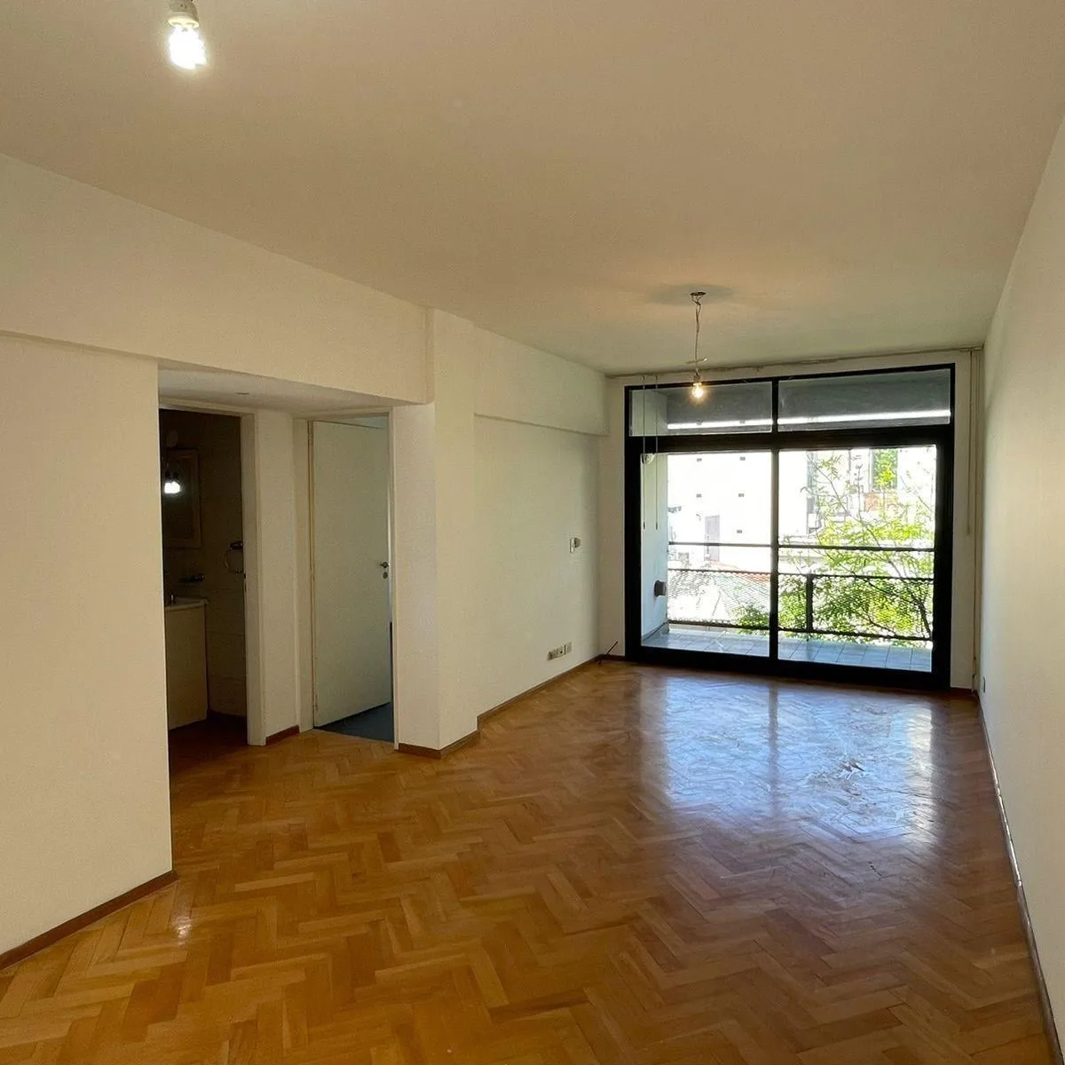 Departamento de Dos Ambientes con Balcón en Alquiler. Balvanera