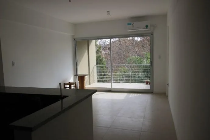 3er piso contrafrente con balcón