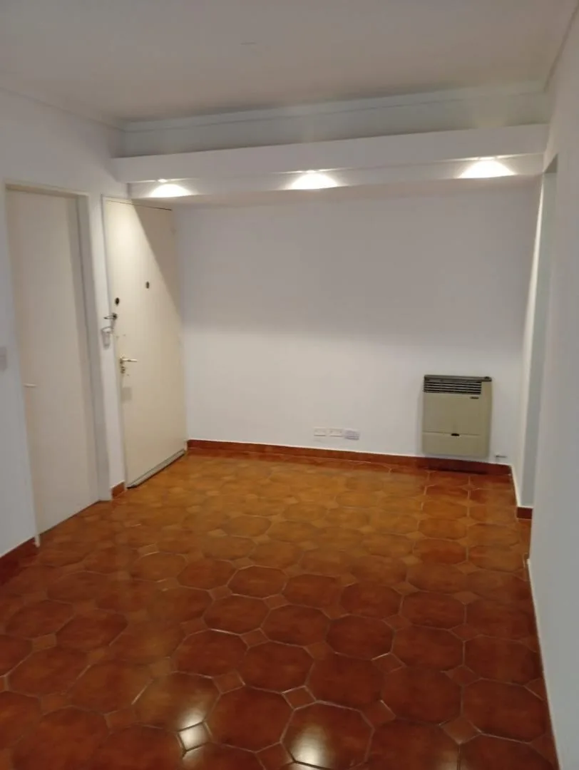 3-room apartment, north-facing, professional use