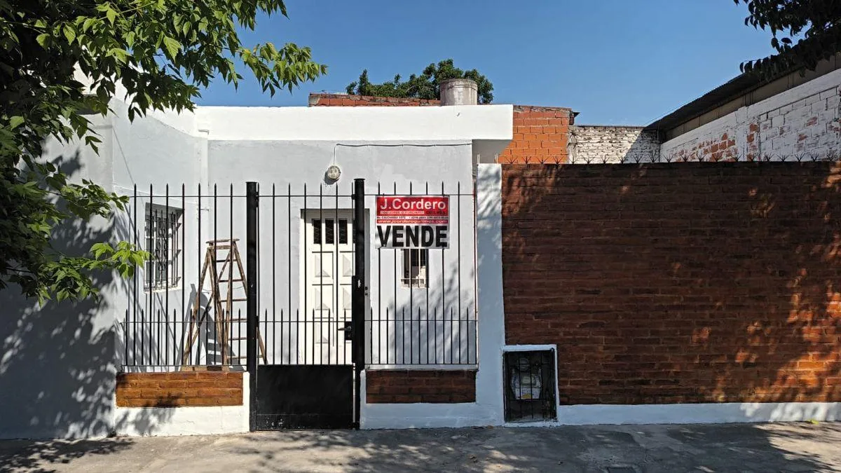 Casa com 3 dormitórios e galpão