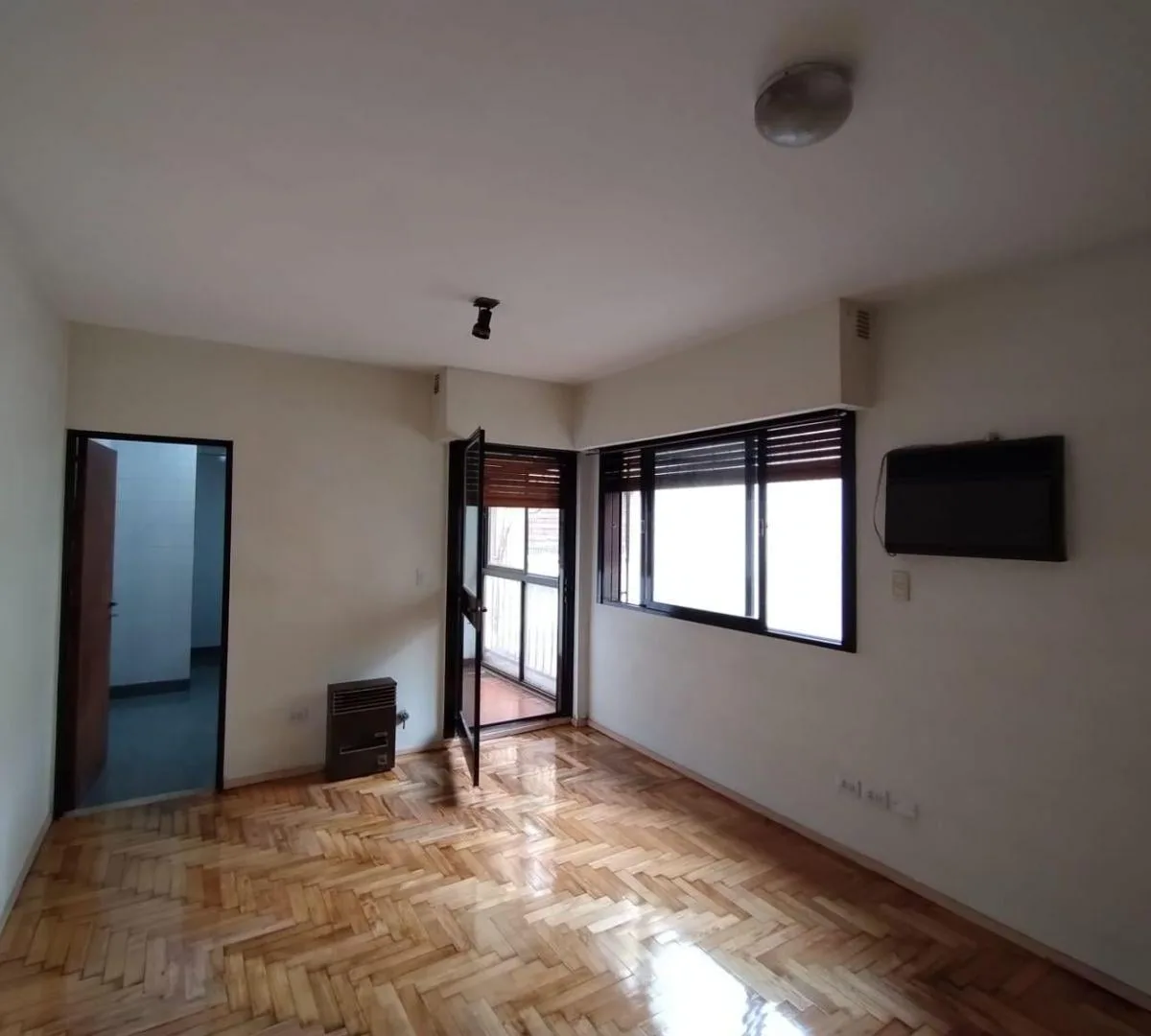 2-room apartment with enclosed balcony