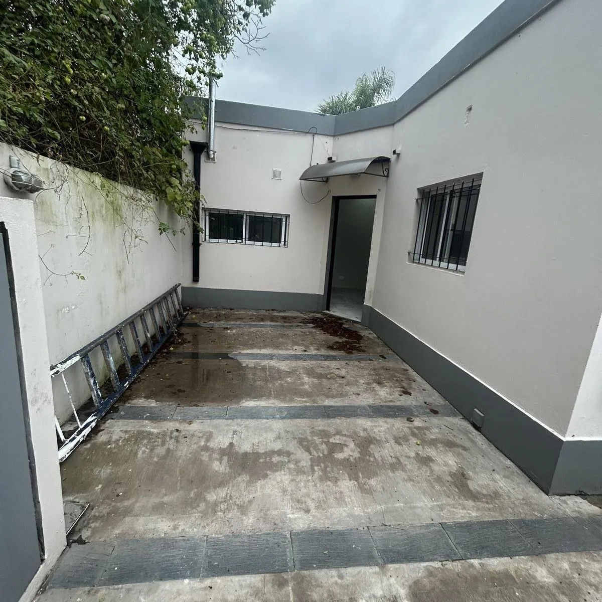Back PH with front garden and 2 bedrooms