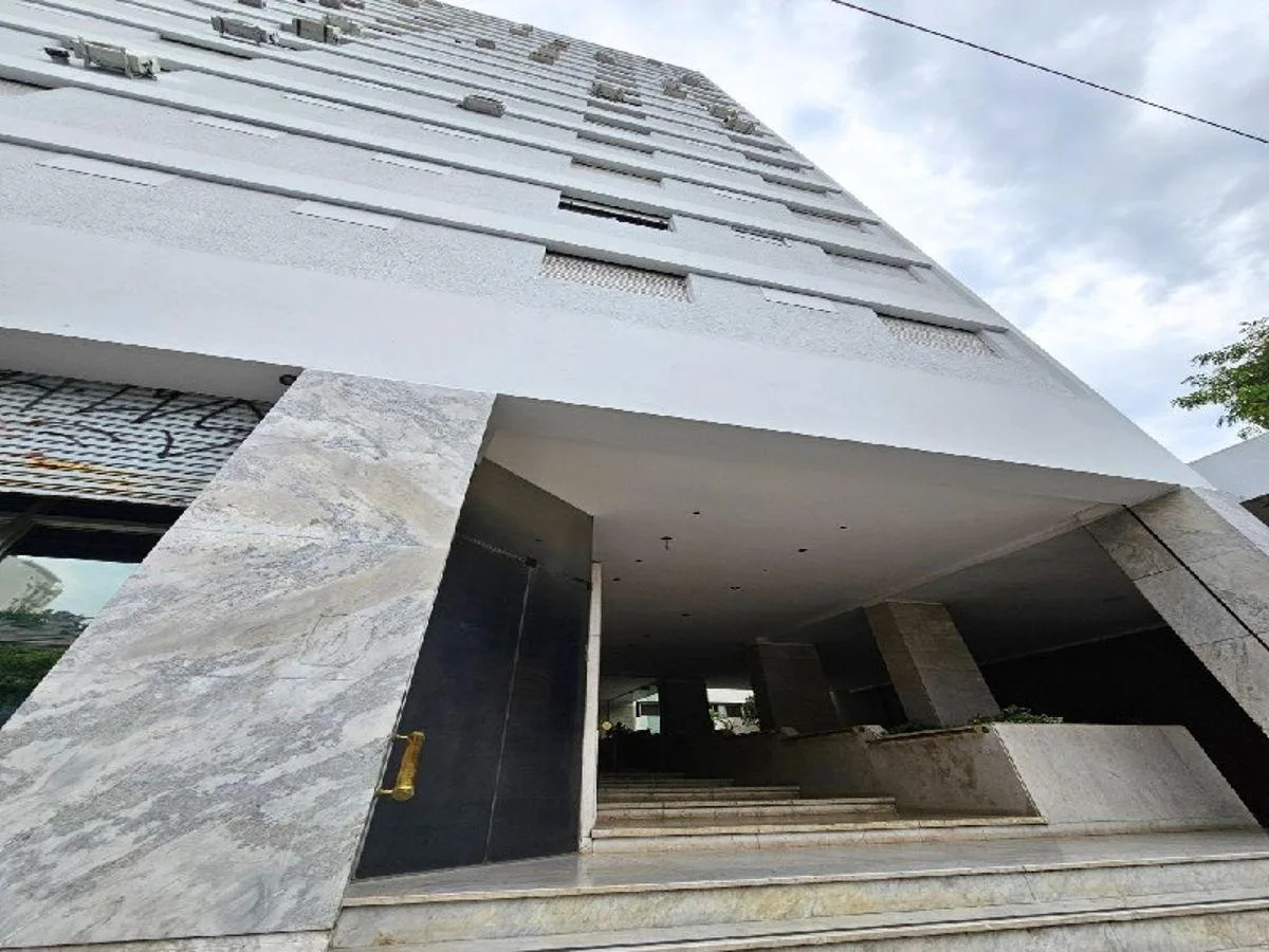 Importante Departamento con Cochera