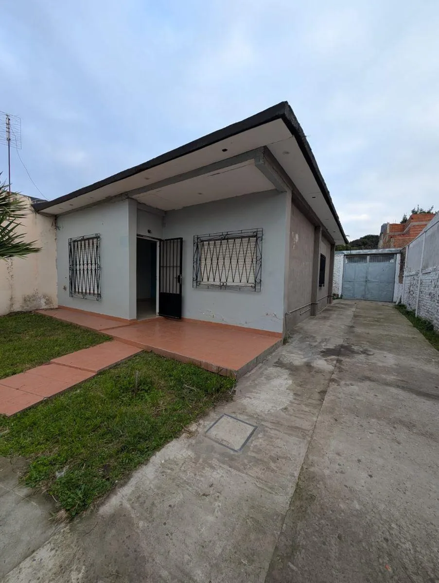 Alquiler Casa con 3 Dorm. a m de Hospital del Cruce de Varela