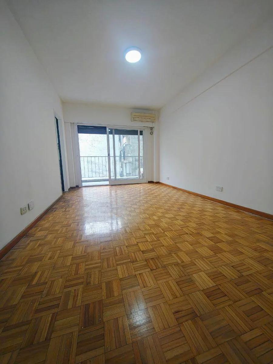 Recoleta - Junin Al 1100 - 2 Ambientes con Balcón - Cocina Separada y Lavadero