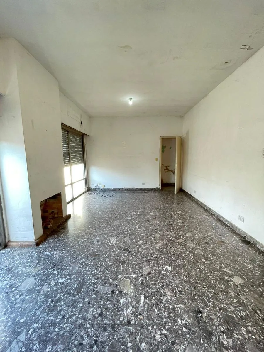 3 ambientes con balcón y terraza