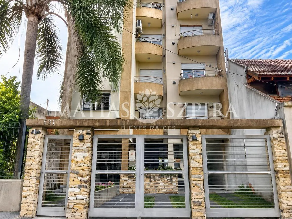 Departamento en Alquiler con Cochera