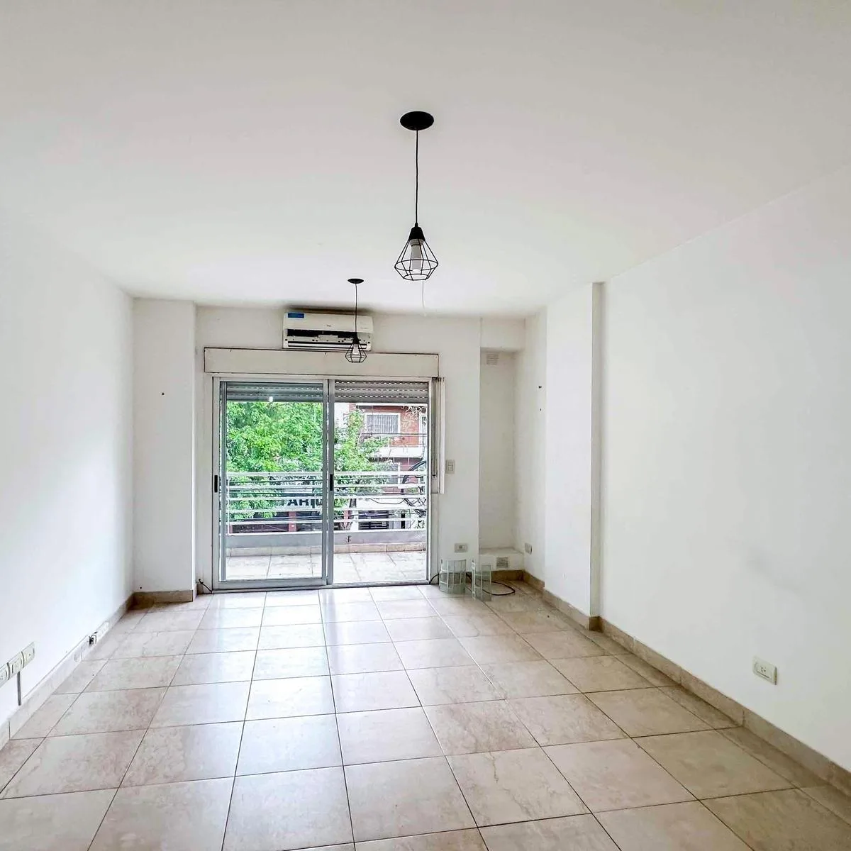 Monoambiente con Balcon Al Frente en Alquiler