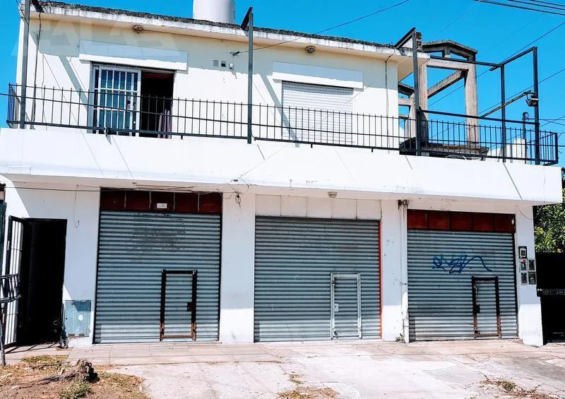 Departamento 3 Ambientes en Primer Piso por Escalera - Ituzaingó