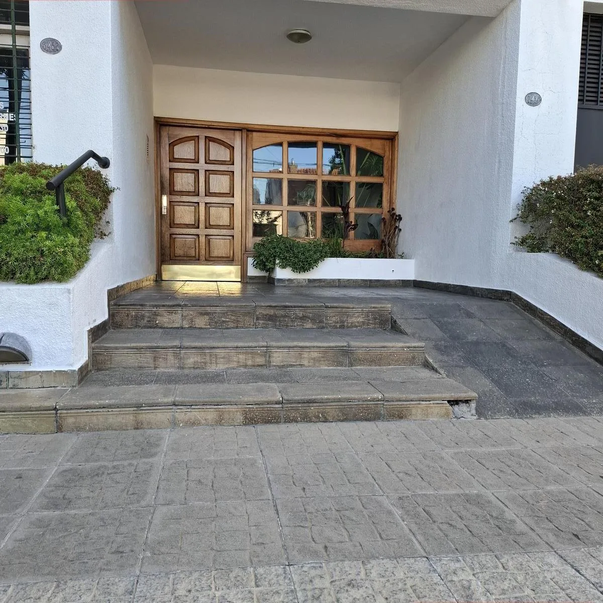 2nd floor rear-facing balcony