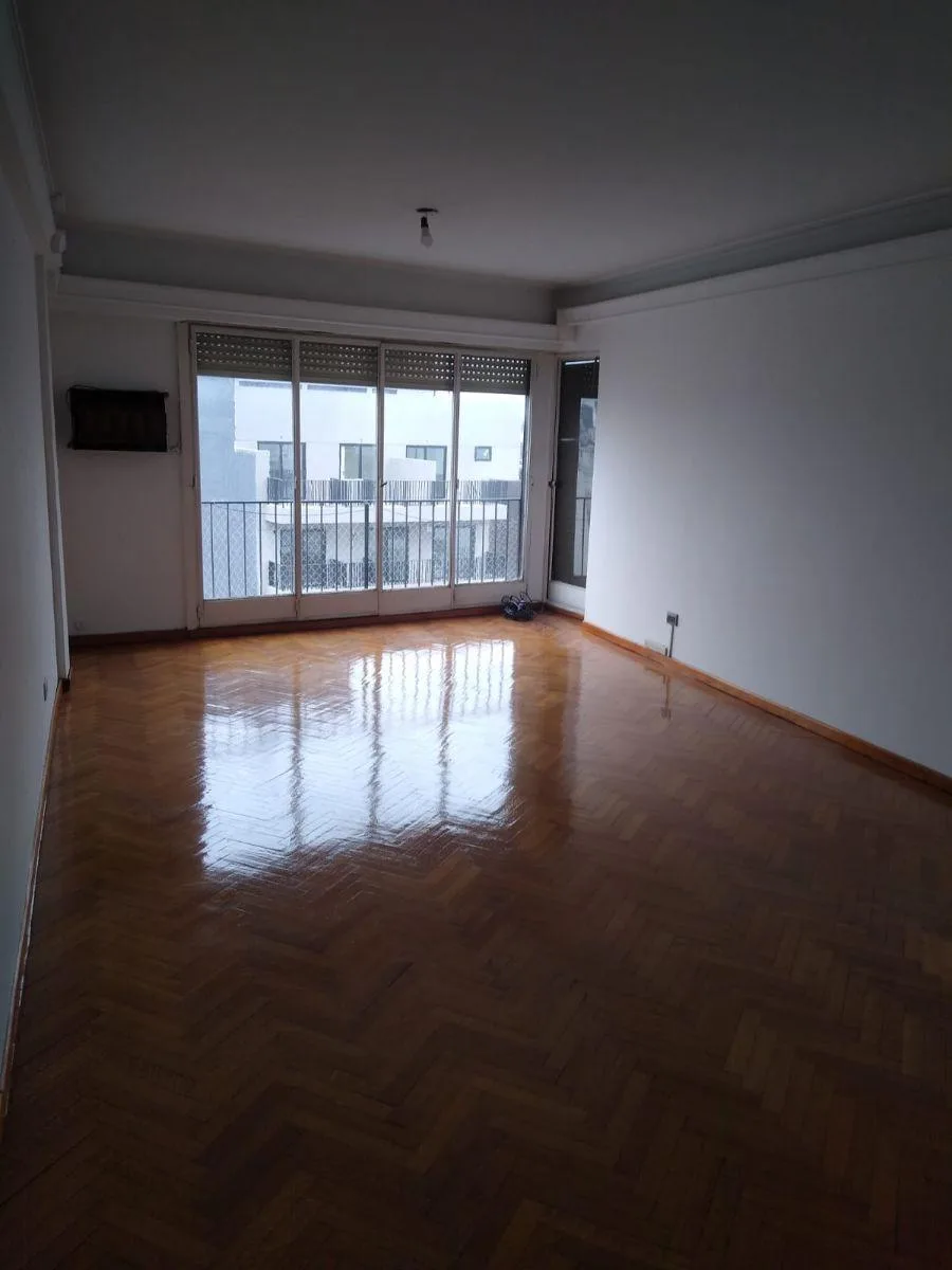 Front-facing 3BR, balcony