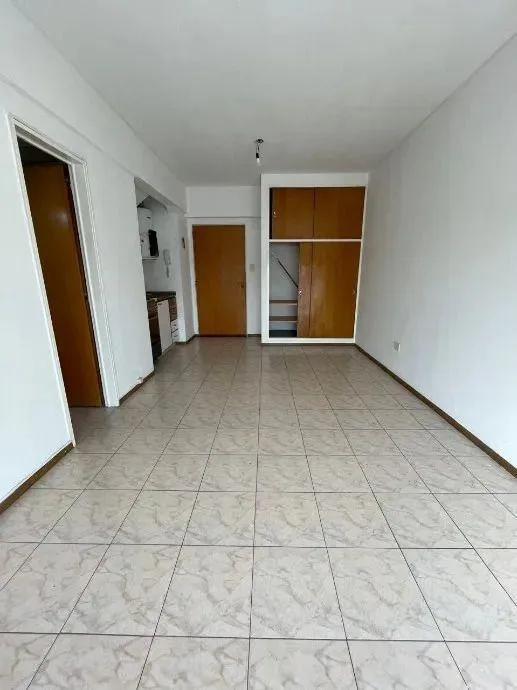 Monoambiente lateral, 26 m²