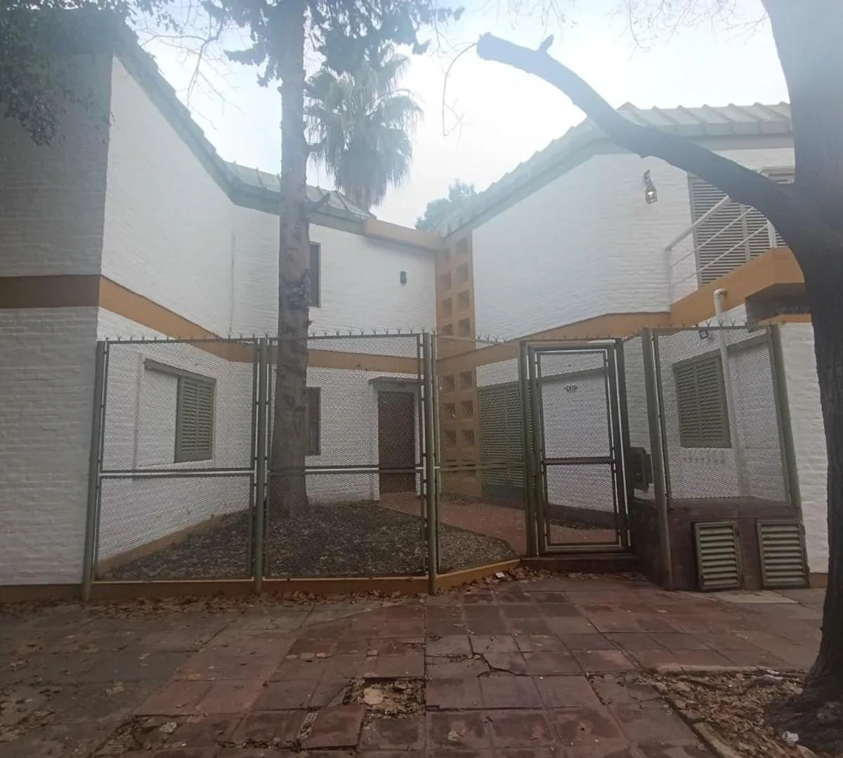 Ground-floor PH with patio and garage
