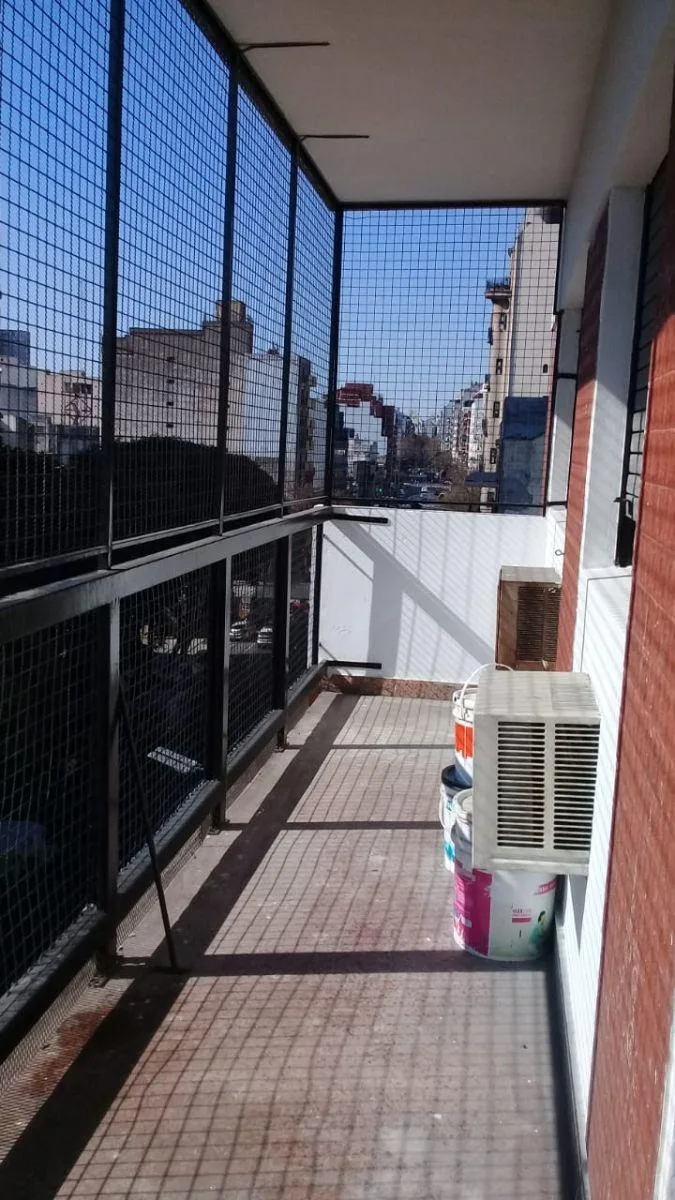 Frente con balcón corrido