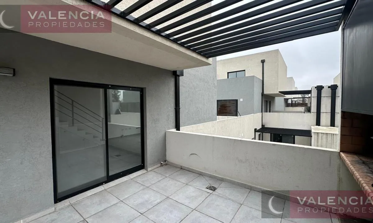 Duplex com 3 terraços e churrasqueira