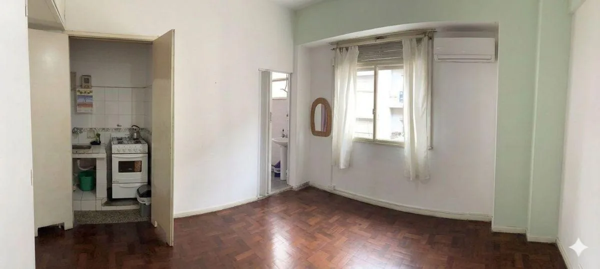 Front-facing studio, Balvanera