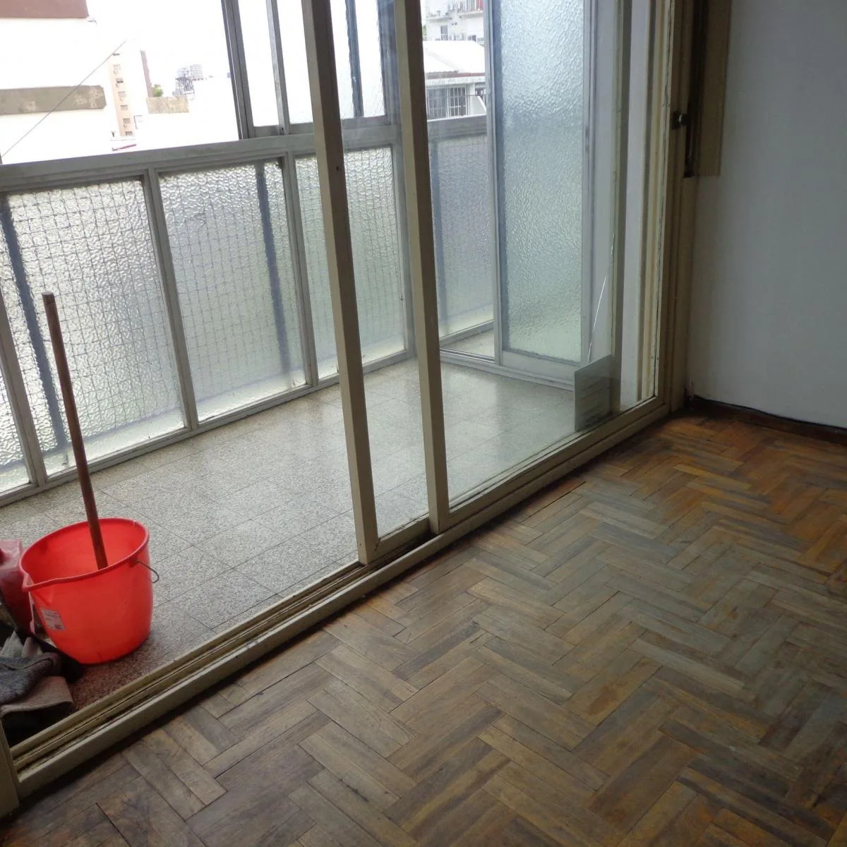 2 Amb. Esquina. Balcon con Cerramiento. Cocina y Lavadero
